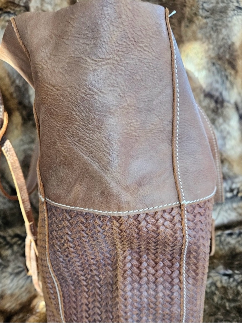 ❌ SOLD ❌ ROOTS Woven Leather Tote Bag in Cognac Brown - Picture 5 of 8